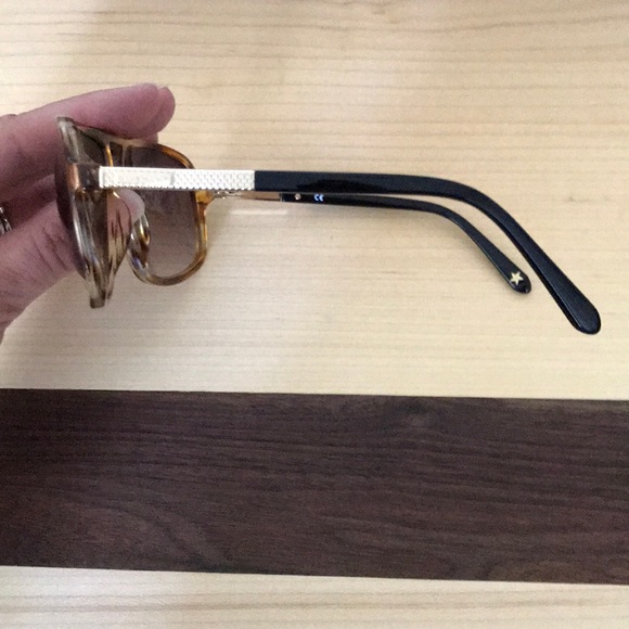 Authentic Givenchy pilot sunglasses - Picture 4 of 6